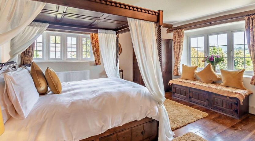 Photo of 6 Bed in Wroxall