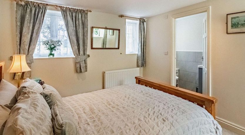 Photo of 3 Bed in Wroxall