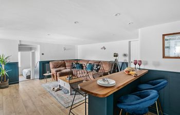 Coombe Bank - Seaboard spirit, contemporary chic Holiday Home