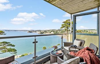 B6 Masts - Apartment with Sea Views Holiday Home