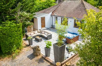 Bramblewood - cosy chic, hot tub, close to beach Holiday Home