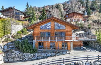 Chalet Roose Holiday Home