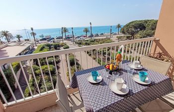 Le Méditerranée Apartment 4 Holiday Home