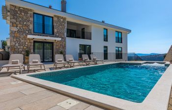 Vila 21 Holiday Home