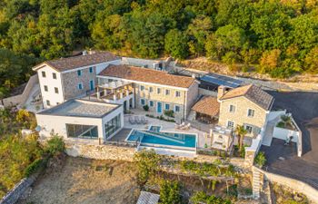 Vila 72 / Vila 21 Holiday Home