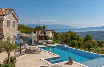 Vila 72 Holiday Home