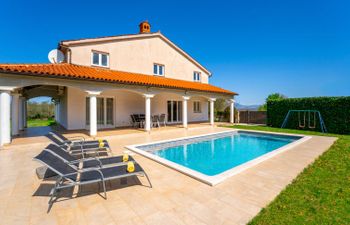 Kikaana Holiday Home