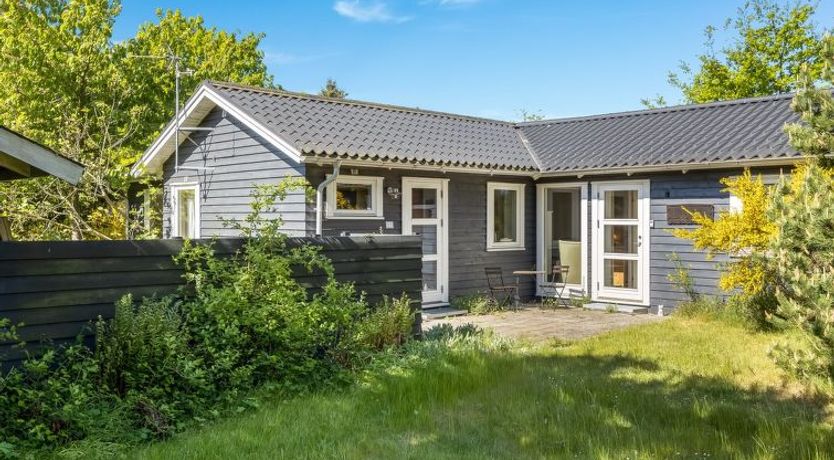 Photo of "Waltraud" - 50m from the sea