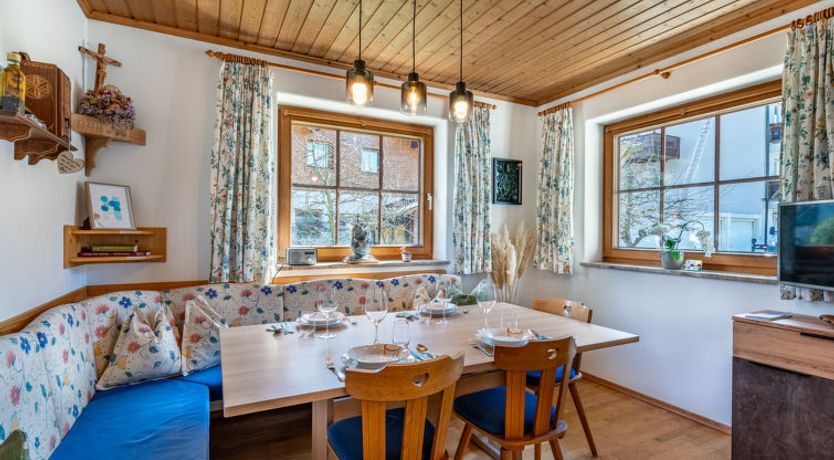 Photo of Lisa's Perle