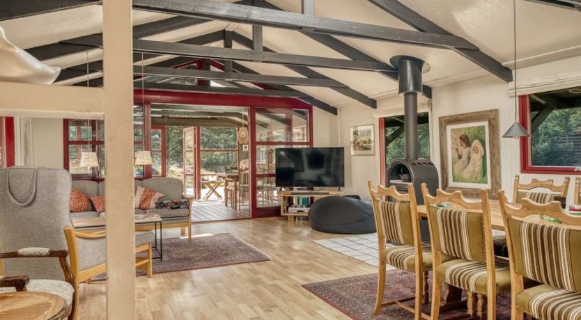 Photo of "Nimrod" - 800m from the sea