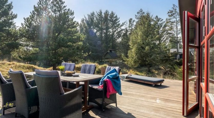 Photo of "Nimrod" - 800m from the sea