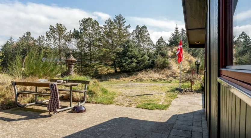 Photo of "Nimrod" - 800m from the sea