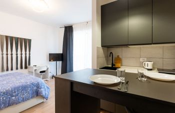 Modern Studio Nest Holiday Home