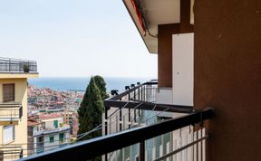 Photo of Seaview, Modern Apartment