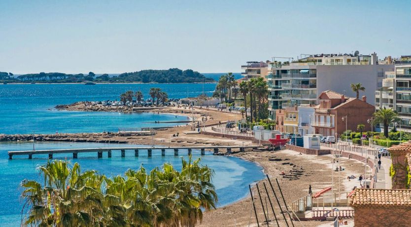 Photo of Sea & Hills