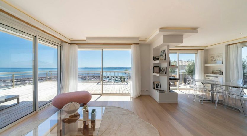 Photo of Sea & Hills