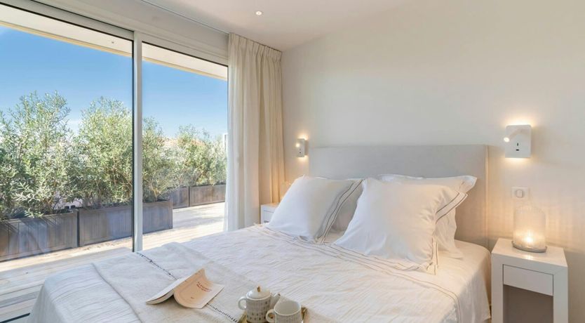 Photo of Sea & Hills