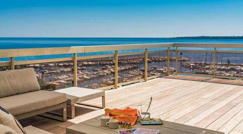 Photo of Sea & Hills