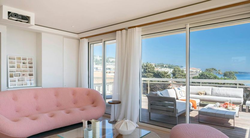 Photo of Sea & Hills