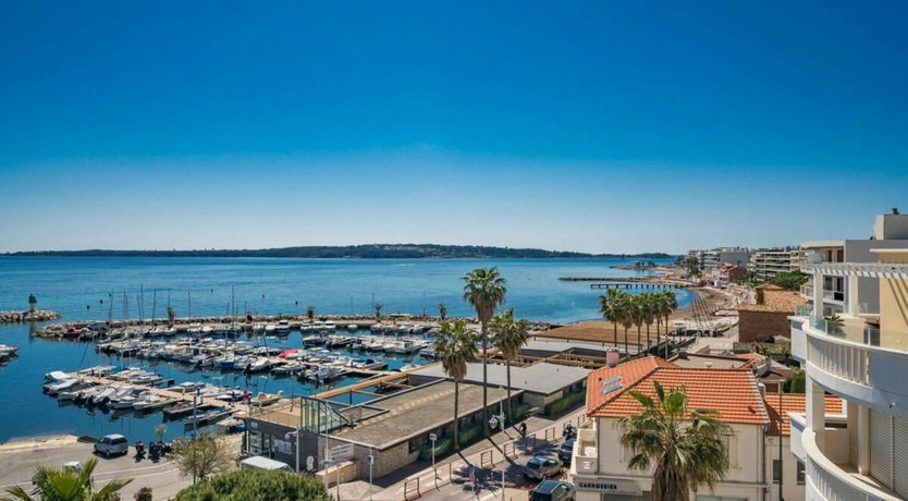 Photo of Sea & Hills