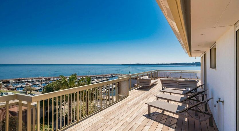 Photo of Sea & Hills