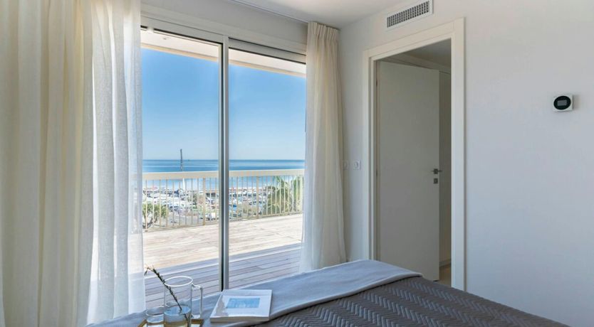 Photo of Sea & Hills