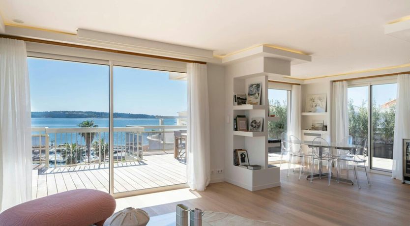 Photo of Sea & Hills