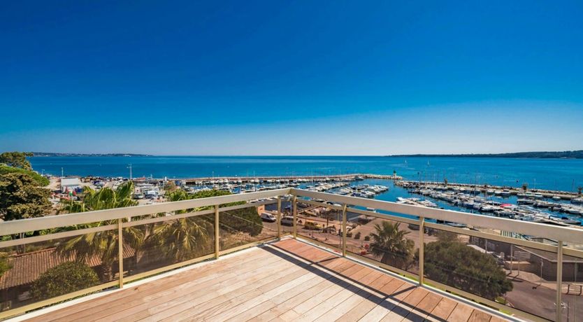 Photo of Sea & Hills