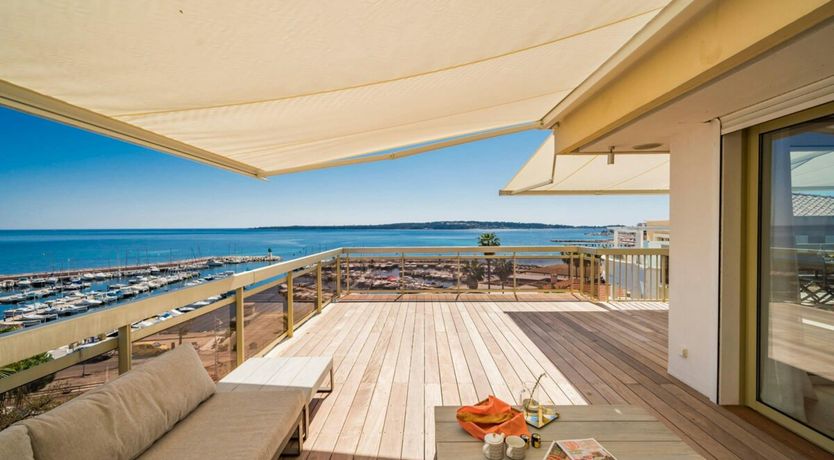 Photo of Sea & Hills