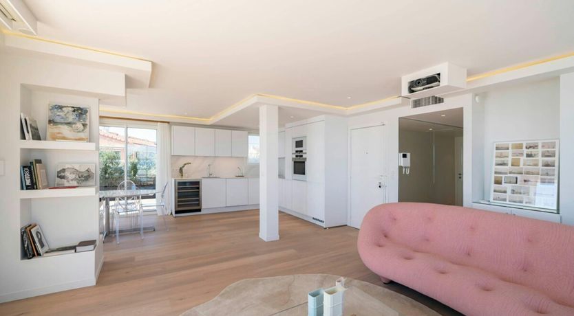 Photo of Sea & Hills