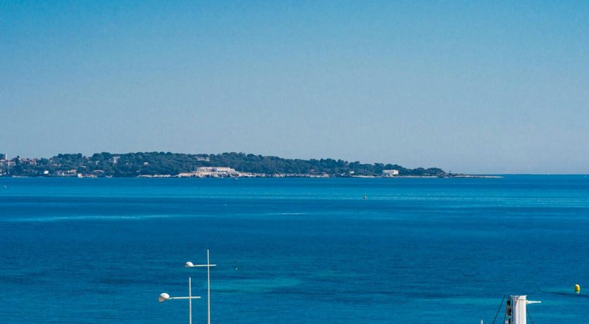 Photo of Sea & Hills