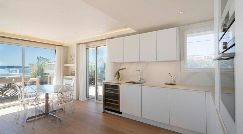 Photo of Sea & Hills