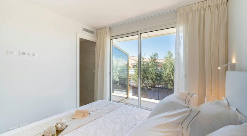 Photo of Sea & Hills