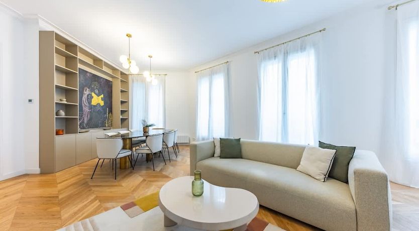 Photo of Lumière Parisienne