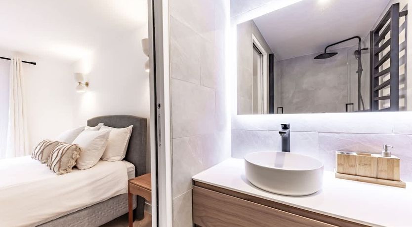 Photo of Madeleine Moment