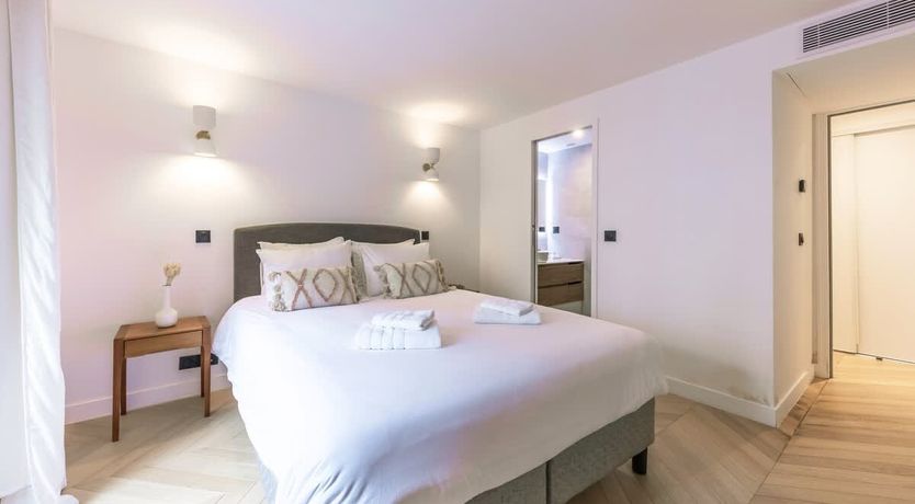 Photo of Madeleine Moment