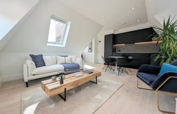 Sleek & Sharp Holiday Home