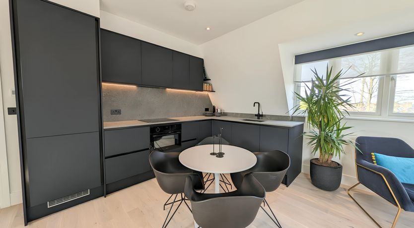 Photo of Sleek & Sharp