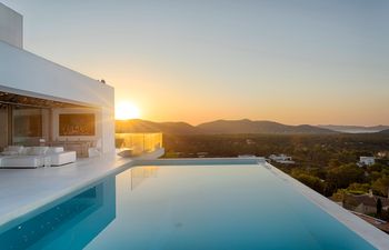 Shimmer & Sunlight Holiday Home