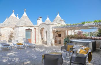 Oak & Trulli Holiday Home