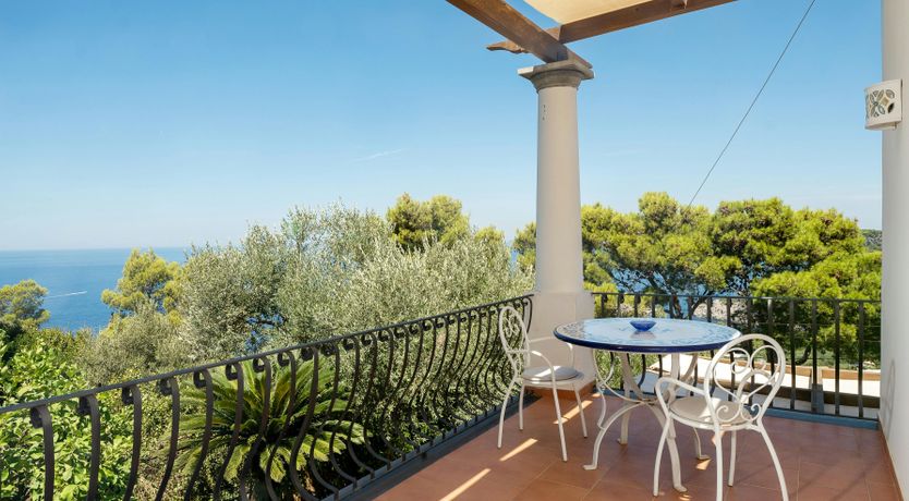 Photo of Capri Colours