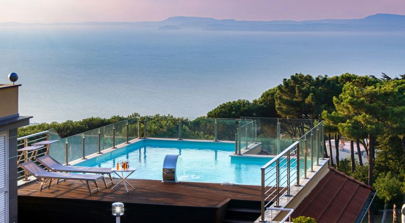 Photo of The Italian Pearl