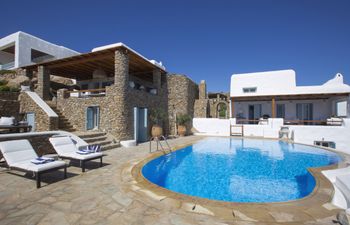 Villa Aerie - Sweeping sea views, eclectic style  Holiday Home