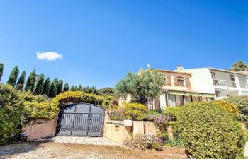 La Coustelline Holiday Home