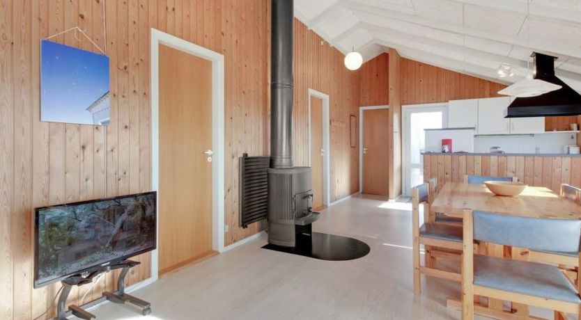 Photo of "Lowe" -  from the sea