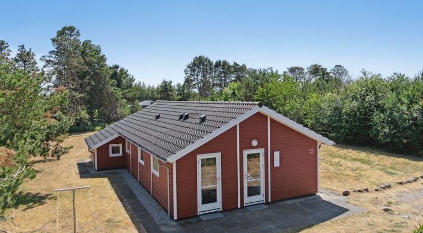 Photo of "Hialmar" - 300m from the sea