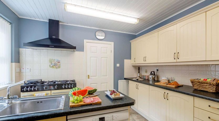 Photo of 5 Bed in Richmond