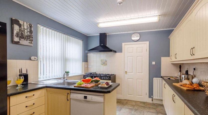 Photo of 5 Bed in Richmond