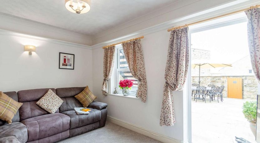Photo of 5 Bed in Richmond