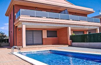 Ribera Holiday Home